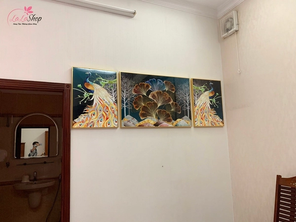 Tranh treo tường công ngũ sắc và lá rẻ quạt