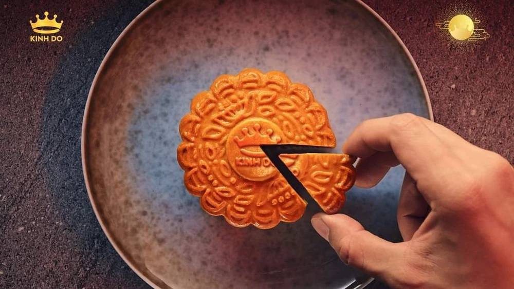 Bánh Trung Thu Kinh Đô Đậu Xanh Lá Dứa Đặc Biệt 2 Trứng 210g