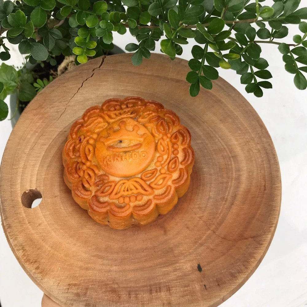 Bánh Trung Thu Kinh Đô Đậu Xanh Lá Dứa Đặc Biệt 2 Trứng 210g