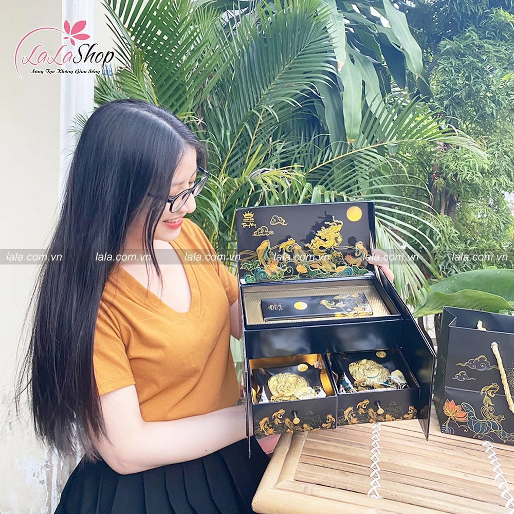 Bánh Trung Thu Kinh Đô Trăng Vàng Black Gold Thượng Hạng Hộp 2 Bánh