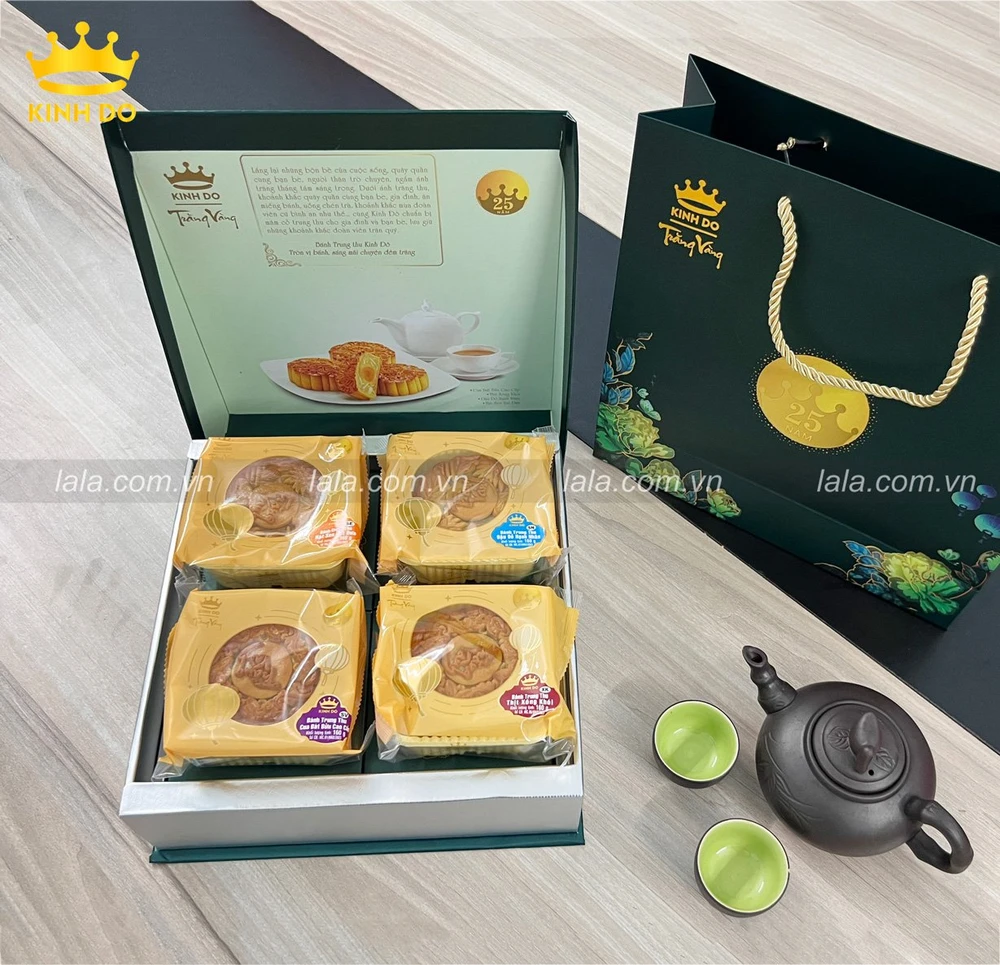 Bánh Trung Thu Kinh Đô Trăng Vàng Hồng Ngọc An Lành Thượng Hạng - Hộp 4 bánh 160g/bánh