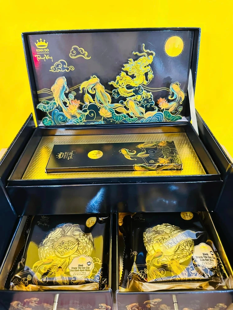 Bánh Trung Thu Kinh Đô Trăng Vàng Black Gold Thượng Hạng Hộp 2 Bánh