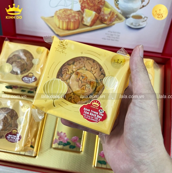 Bánh Trung Thu Kinh Đô Trăng Vàng Hoàng Kim Vinh Hiển Đỏ Thượng Hạng - Hộp 4 Bánh 160g (HKD)