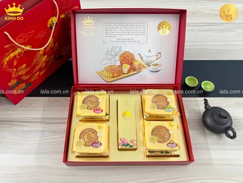 Bánh Trung Thu Kinh Đô Trăng Vàng Hoàng Kim Vinh Hiển Đỏ Thượng Hạng - Hộp 4 Bánh 160g