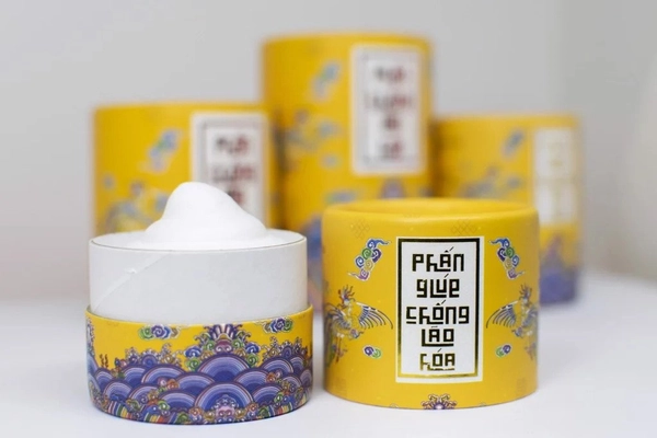 Quà tặng phấn trang điểm chống lão hóa - nụ trắng