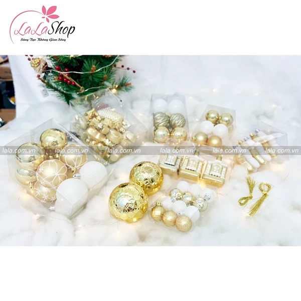 Hộp quả châu đủ loại màu vàng trắng trang trí Noel 251