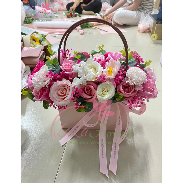 Giỏ hoa sáp để bàn sắc hồng rực rỡ thanh xuân mẫu 832