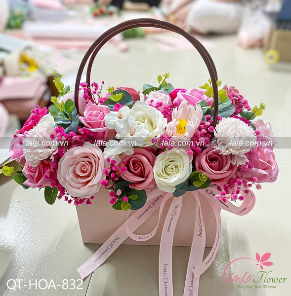 Giỏ hoa sáp để bàn sắc hồng rực rỡ thanh xuân mẫu 832