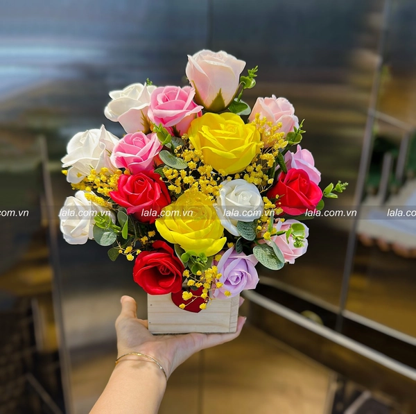 Giỏ hoa sáp để bàn sắc vàng quà tặng người thương mẫu 847