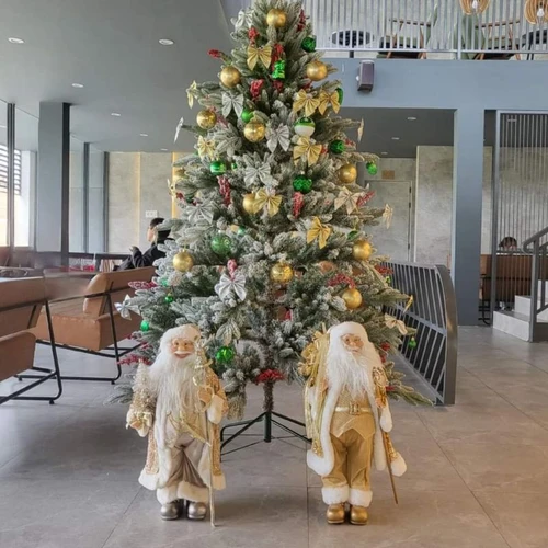 Cây thông lá PE phủ tuyết gắn trái đỏ - cây tự động