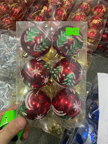 Hộp 6 châu đỏ 6cm họa tiết cây thông kim tuyến màu xanh lá