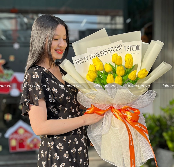 Bó hoa tulip 15 bông rực rỡ