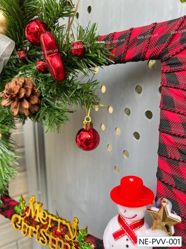 Khung lá thông 25x35 Full phụ kiện trang trí giáng sinh Tặng kèm đèn LED