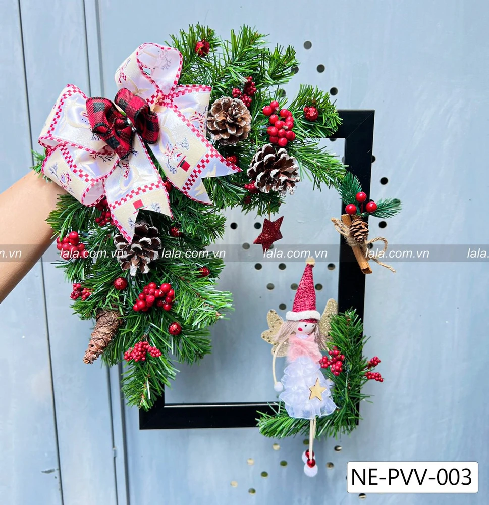 Khung lá thông 25x35cm Full phụ kiện trang trí giáng sinh Tặng kèm đèn LED 003