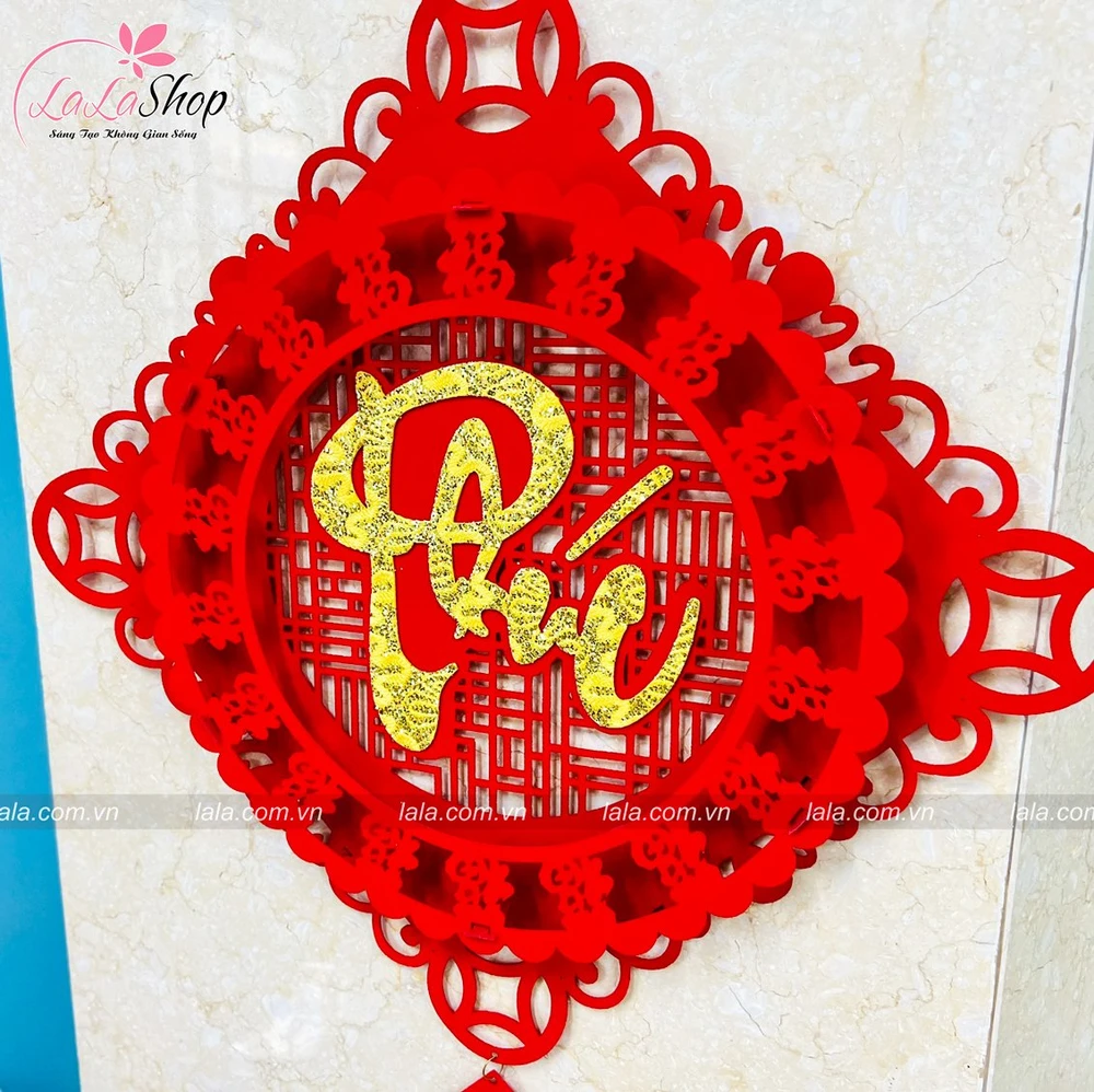 Liễn nhung đỏ vuông chữ Phúc vàng treo cửa 48x95cm trang trí tết 368