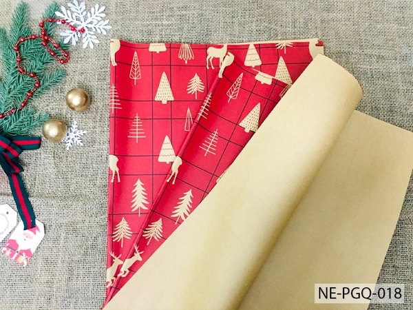 Set 5 Giấy Gói Quà Nền Đỏ Tuần Lộc Và Cây Thông