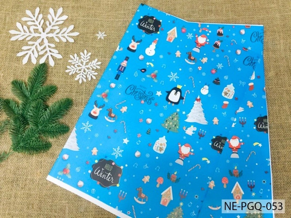 Set 5 Giấy Gói Quà Họa Tiết Cây Thông Và Chim Cánh Cụt Nền Xanh