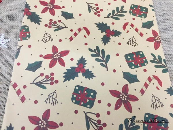 Set 5 Giấy Gói Quà Nền Vàng Hoạ Tiết Noel Hộp Quà Và Que Kẹo