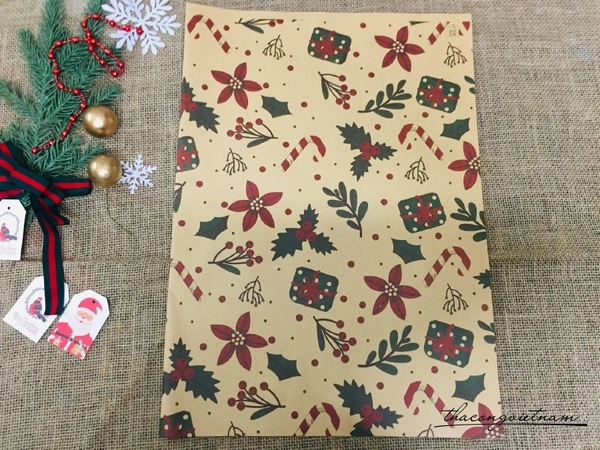 Set 5 Giấy Gói Quà Nền Vàng Hoạ Tiết Noel Hộp Quà Và Que Kẹo