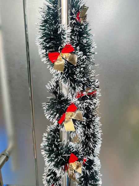 Dây Chồn Phủ Tuyết 2m Kèm Nơ Đỏ Vàng Trang Trí Noel