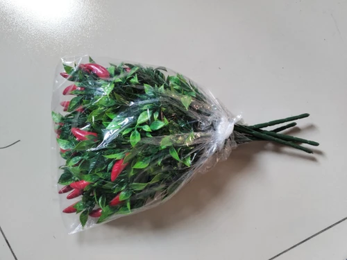 Cành ớt đỏ có lá phụ kiện trang trí tiểu cảnh tết mẫu 1365