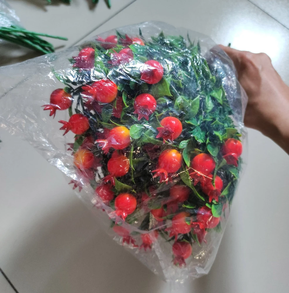 Cành lựu đỏ có lá phụ kiện trang trí tiểu cảnh tết mẫu 1369