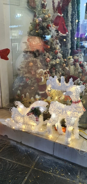 Mô Hình Cỗ Xe Tuần Lộc phủ tuyết cao cấp Trang Trí Noel