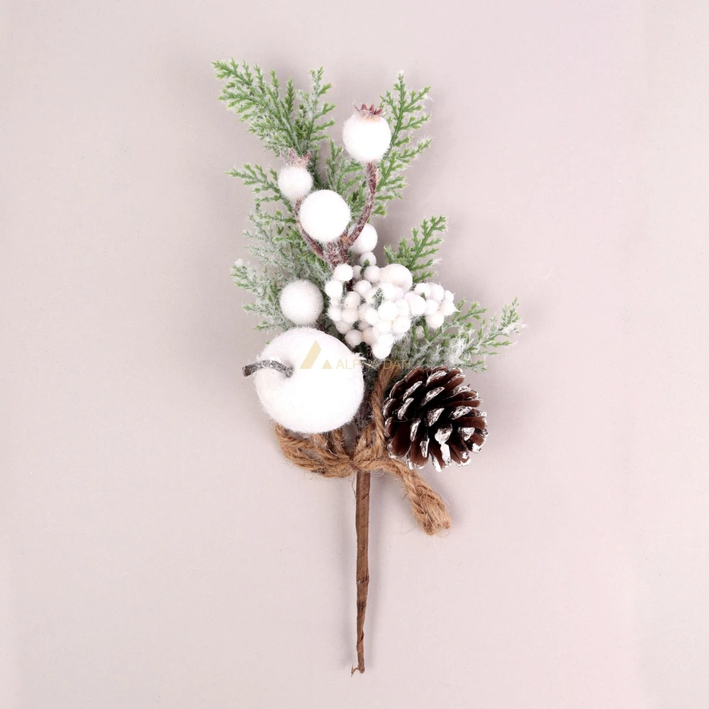 Nhánh thông phủ tuyết kèm trái thông trang trí giáng sinh
