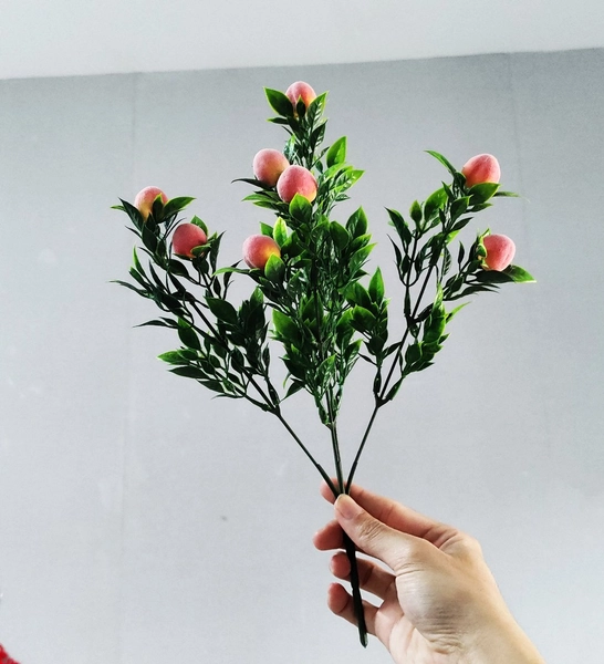 Cành quả đào hồng có lá phụ kiện trang trí tiểu cảnh tết mẫu 1370