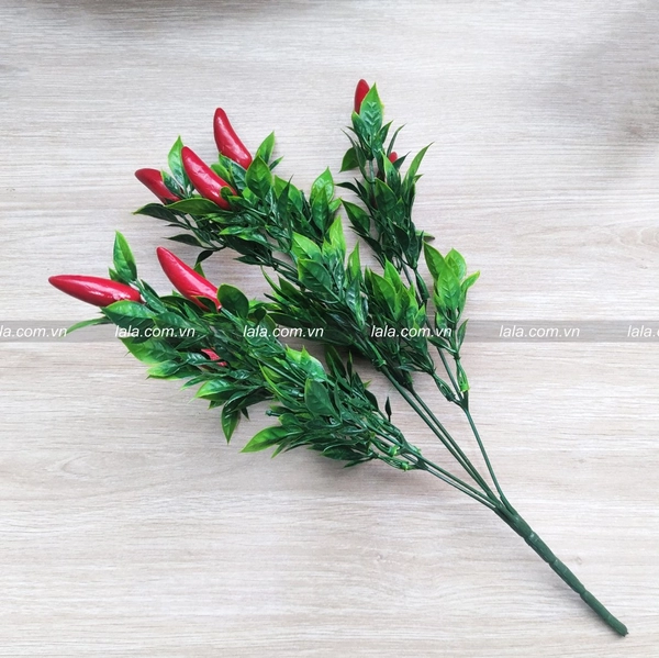 Cành ớt đỏ có lá phụ kiện trang trí tiểu cảnh tết mẫu 1365