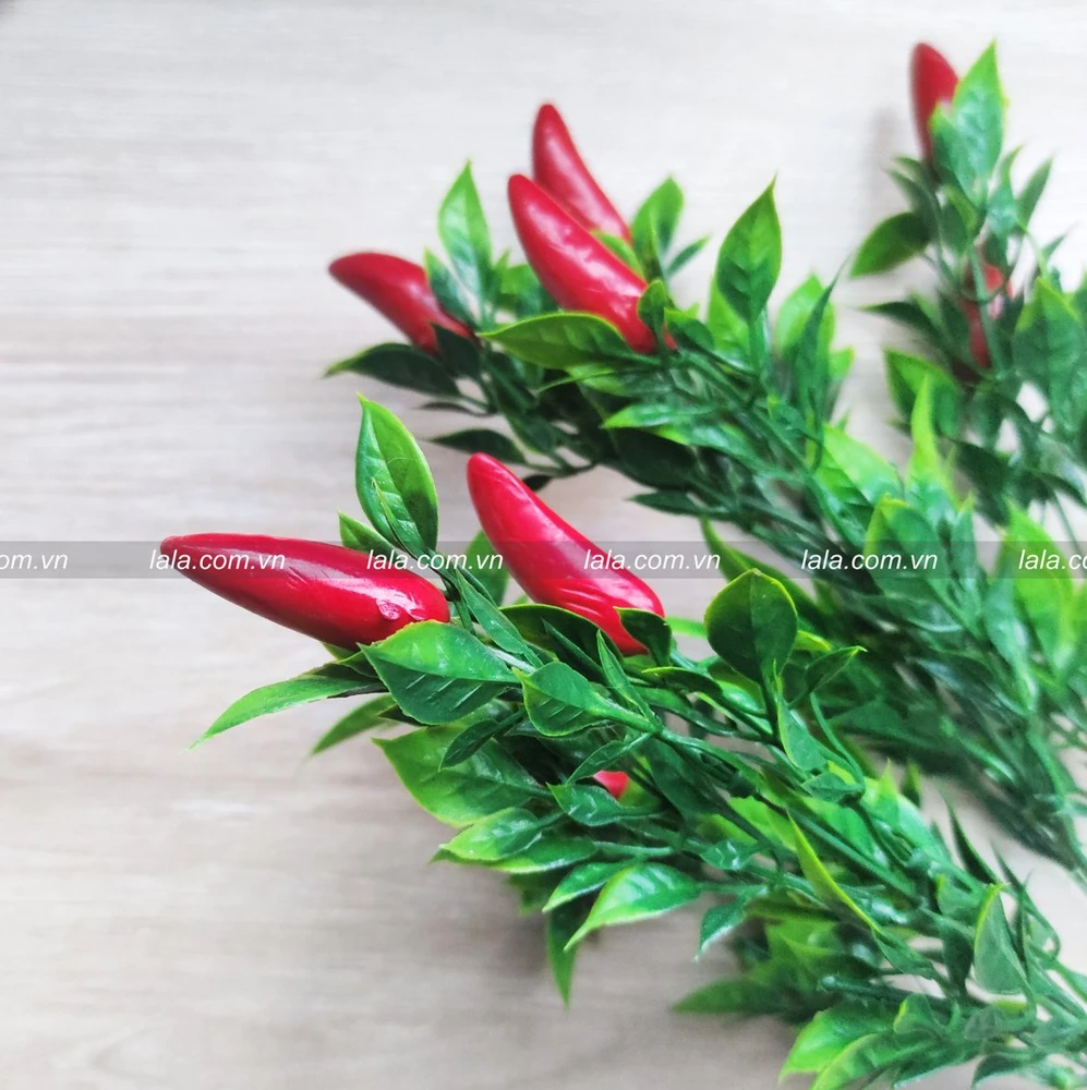 Cành ớt đỏ có lá phụ kiện trang trí tiểu cảnh tết mẫu 1365