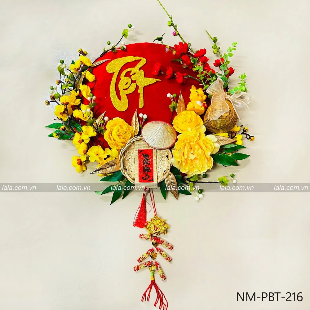 Mẹt tre vải đỏ chữ tết vàng nón lá trang trí tết vạn sự như ý mẫu 216