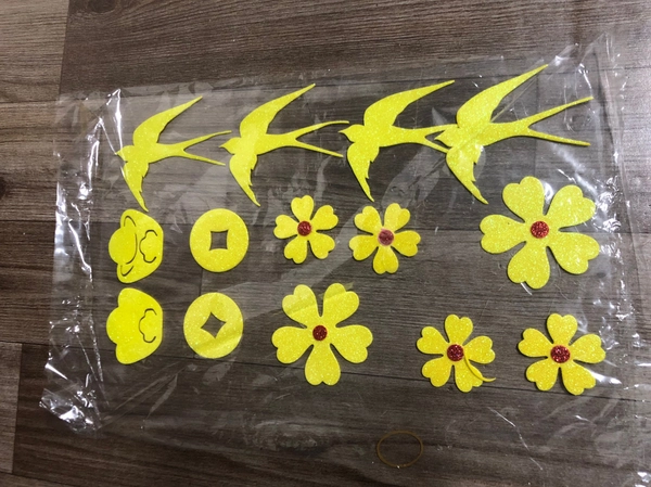 Set hoa mai đồng tiền chim én vàng 10cm xốp dán trang trí tết