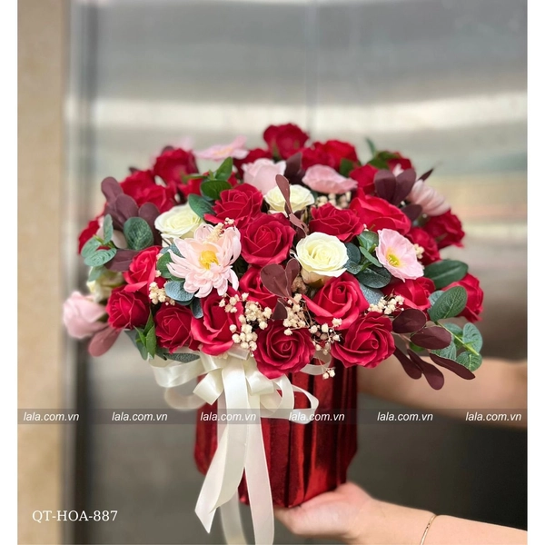 Lẵng hoa sáp thơm để bàn sắc vàng sắc đỏ nồng nàng quà tặng kỷ niệm đẹp