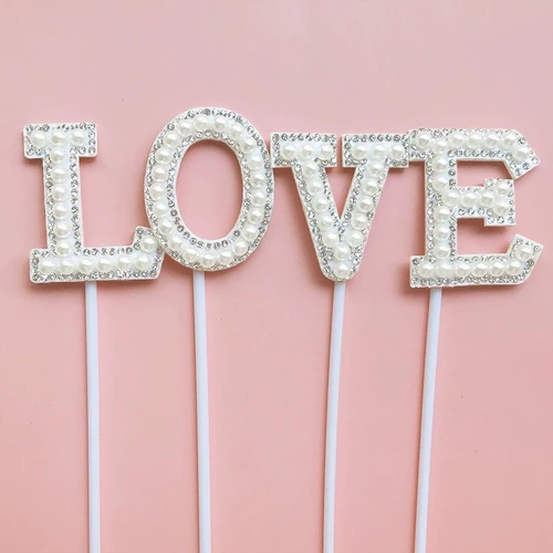 Chữ love đính ngọc trai kèm cây phụ kiện cắm hoa