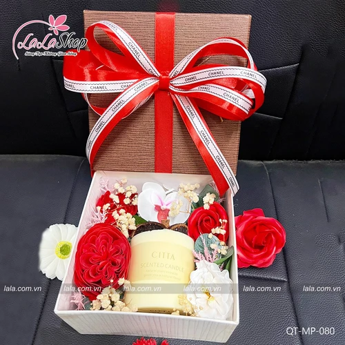Hộp quà tặng nến thơm hoa sáp kèm phụ kiện mẫu vuông 080