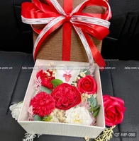 Hộp quà tặng hoa sáp kèm phụ kiện mẫu vuông 088