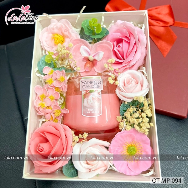 Hộp quà tặng nến thơm cao cấp Yankee FRESH CUT ROSES (MÀU HỒNG) 094