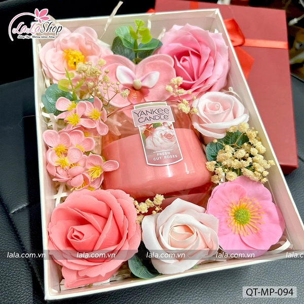 Hộp quà tặng nến thơm cao cấp Yankee FRESH CUT ROSES (MÀU HỒNG) 094