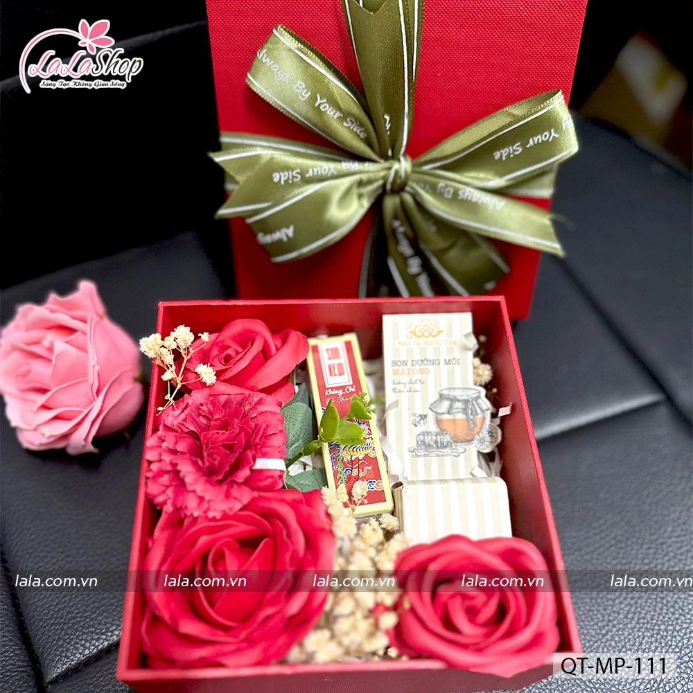 Hộp quà tặng son kem và son dưỡng cao cấp mẫu 111