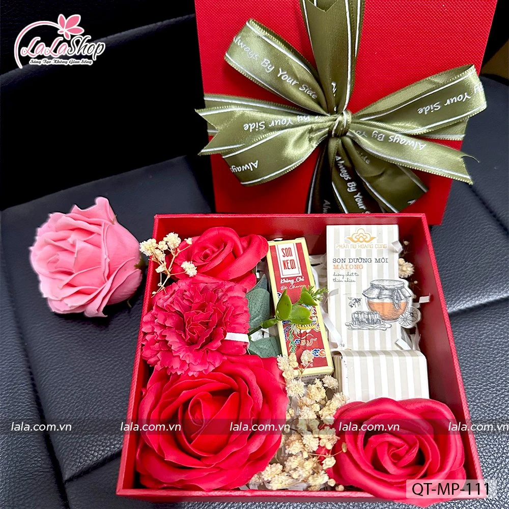 Hộp quà tặng son kem và son dưỡng cao cấp mẫu 111