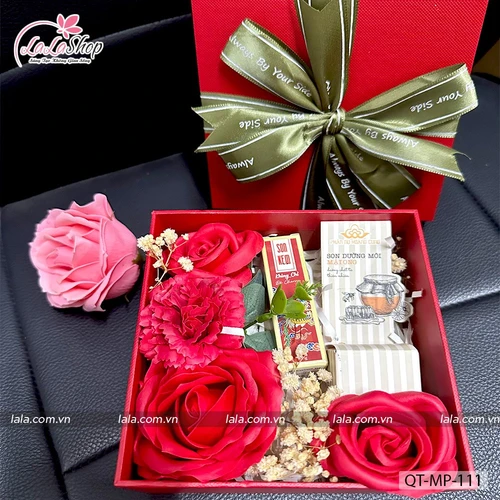 Hộp quà tặng son kem và son dưỡng cao cấp mẫu 111