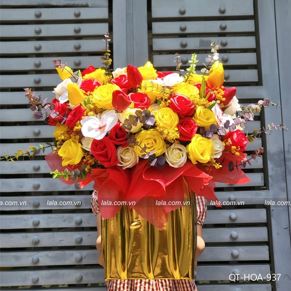 Lẵng hoa sáp thơm để bàn sắc vàng mix nhiều loại mẫu 937