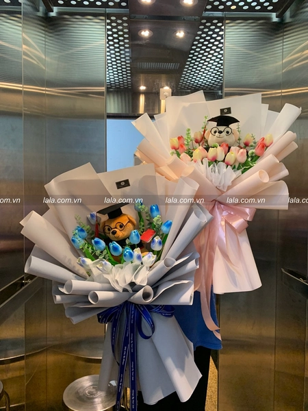 Bó hoa tulip lớn sắc xanh dương kèm gấu tốt nghiệp mẫu 949