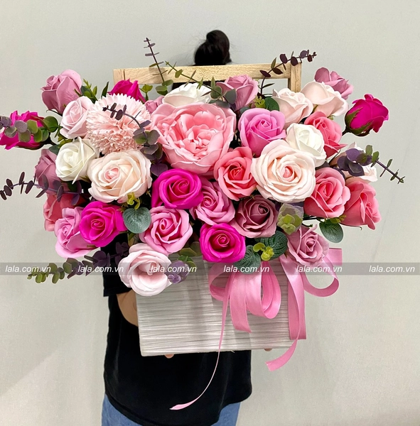 Lẵng Hoa Sáp Thơm Để Bàn Tông Màu Trắng Hồng Hương Thơm ngọt ngào Mẫu 951