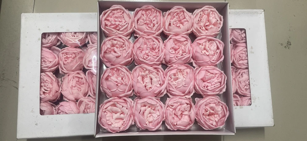 Hộp 16 đầu hoa hồng sáp 7 lớp