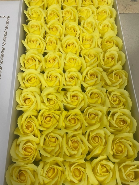 Hộp 50 đầu hoa sáp thơm 3 lớp phụ kiện cắm hoa màu vàng tươi