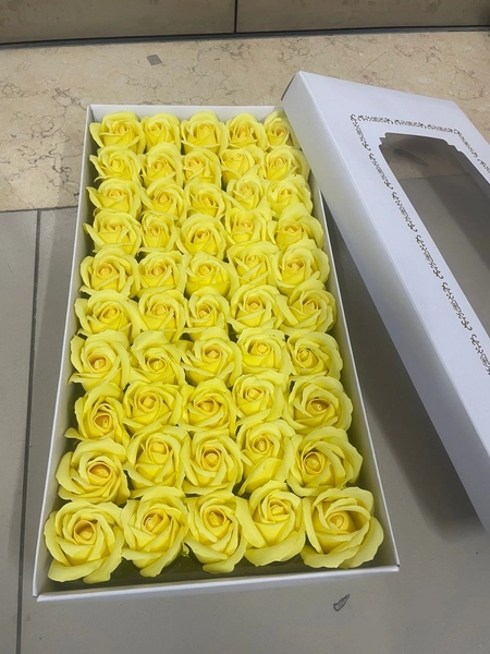 Hộp 50 đầu hoa sáp thơm 3 lớp phụ kiện cắm hoa màu vàng tươi