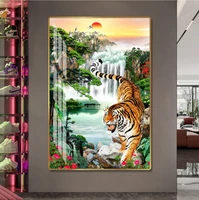 Tranh treo tường phong thủy phòng khách mãnh hỗ xuống núi