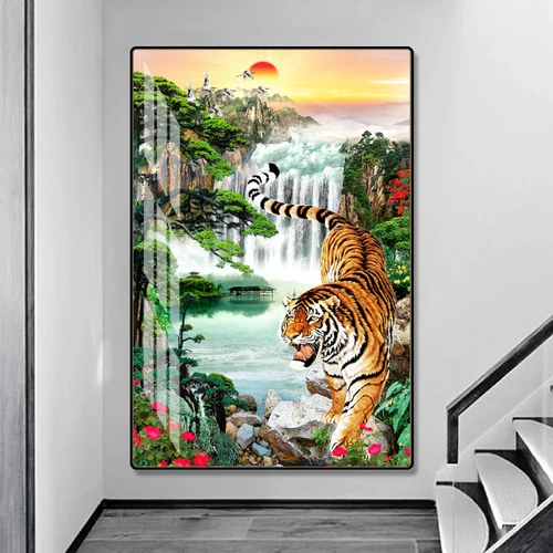 Tranh treo tường phong thủy phòng khách mãnh hỗ xuống núi